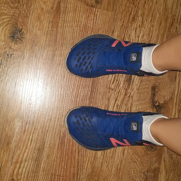 Women's 7.5 New Balance Sneakers - Picture 3 of 4